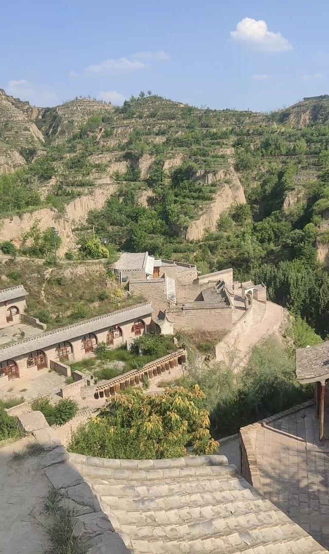 李家山 潜藏在黄土高原深处的布达拉宫