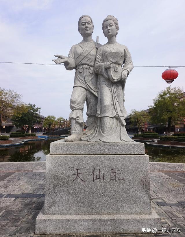 在“天仙配”传说的故事发生地孝感，建有一座“凤凰天仙城”