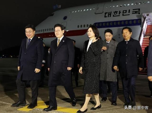 特朗普对盟友狠收关税	，欧洲加拿大傻眼了，各国领导人扎堆跑北京