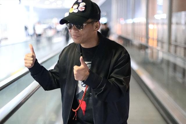 成名后抛弃原配，转身娶女粉丝的宋小宝，再藏不住早就变了的面相