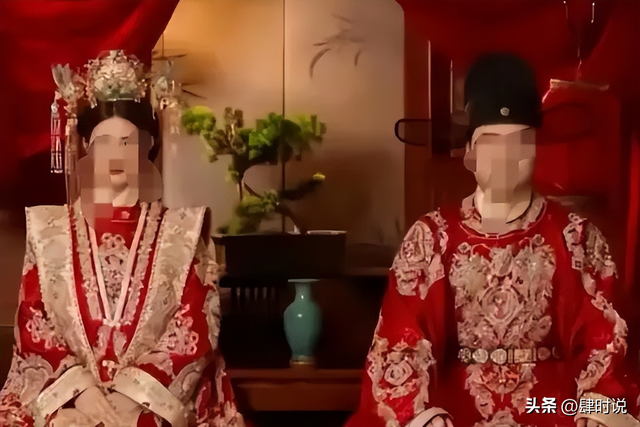 28岁坠亡女教师已安葬，村干部辟谣逼婚，知情人曝姐弟关系引不满