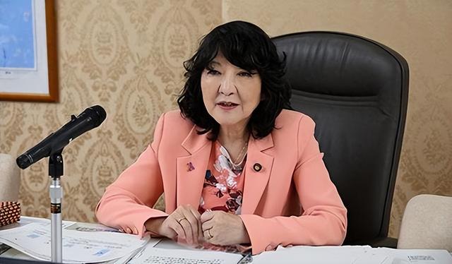 高市早苗对华正式“宣战	”！马克龙转头背叛日本	，特朗普告示全球