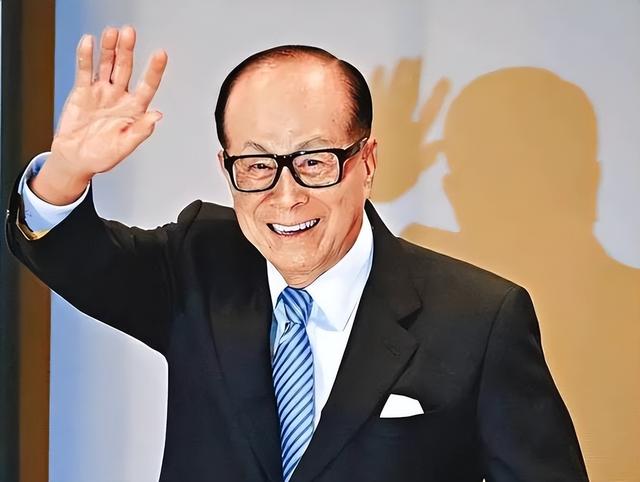 千亿身价又有何用？97岁的李嘉诚近况曝光无力回天，两儿子成心病