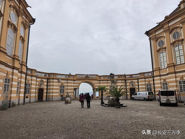 欧洲行第7天：参观世界文化遗产梅尔克修道院，逛维也纳和美景宫
