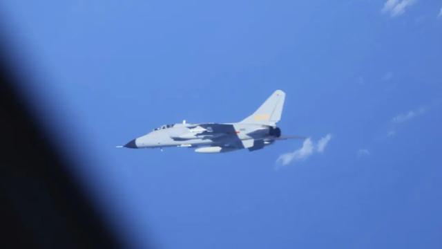 中国战机模拟打击英国军舰有何意味
