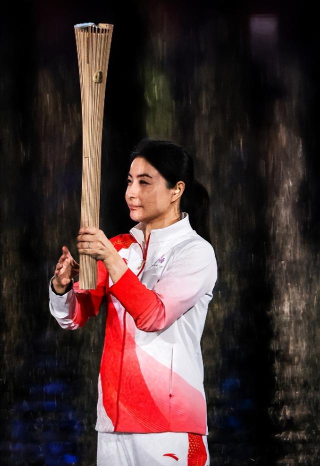 央视对郭晶晶的称呼变了，三字之差释放强烈信号	，霍震霆全说对了