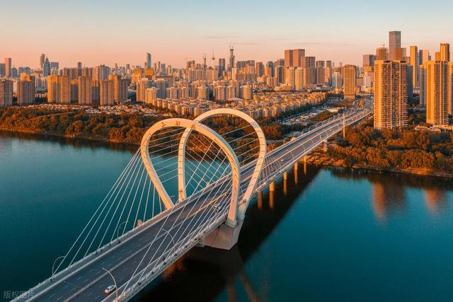 继大连之后，辽宁省又一“黑马城市”要起飞，比鞍山更有底蕴