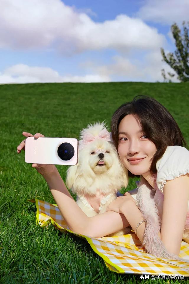 中秋圆月样张炸场！vivo X300 Pro“灭霸长焦”1878mm变焦