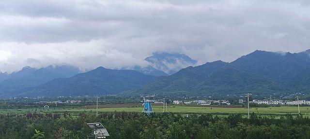 唐村草原望秦岭