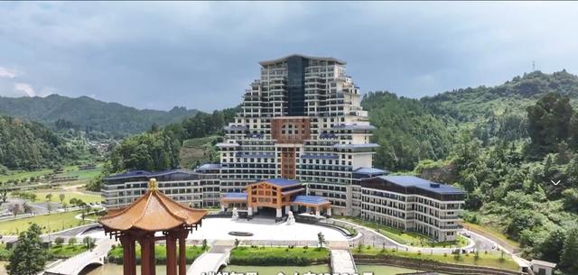 独山县令人惋惜的水司楼，造价太高不堪重负，改成酒店却不敢入住