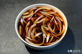 洋葱用陈醋泡2天，老一辈的土方法，帮助了很多中老年人，快试试图片