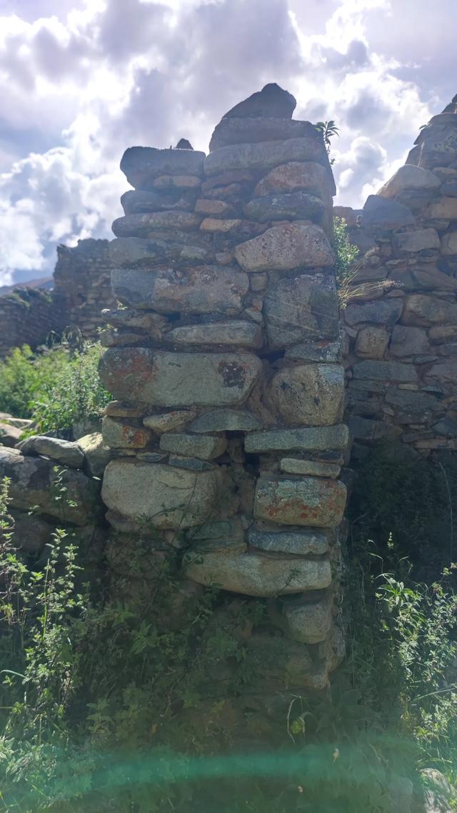 拉萨堆龙苯教直龙遗址,寺保留了吐蕃的残垣断壁,沧桑感扑面而来