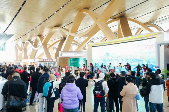 “怒江浪潮——文旅创意快闪”活动在昆明长水机场圆满落幕