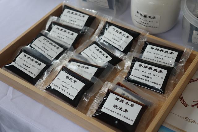 咸阳老街中医药文化集市圈粉 把脉 品茶 玩游戏 健康玩法超对味