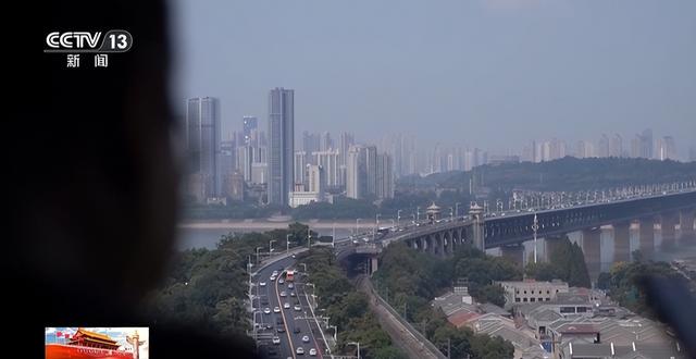 外国游客扎堆“宝藏景点”！深度游成新潮流，住得更久玩得更嗨