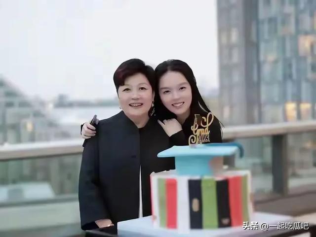 李咏女儿公开恋情！23 岁法图麦晒甜蜜合影，男友家境不俗长相帅气