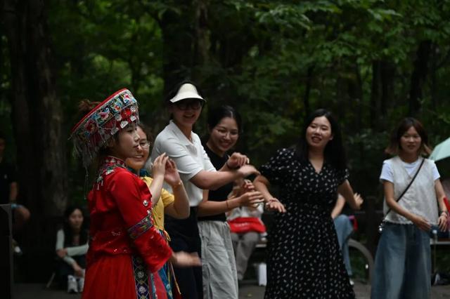 土司招亲邂逅浪漫七夕，坪坝营青年联谊活动圆满落幕！
