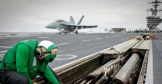 又让张召忠说中了？东拼西凑550亿建的2艘航母，如今彻底成为累赘