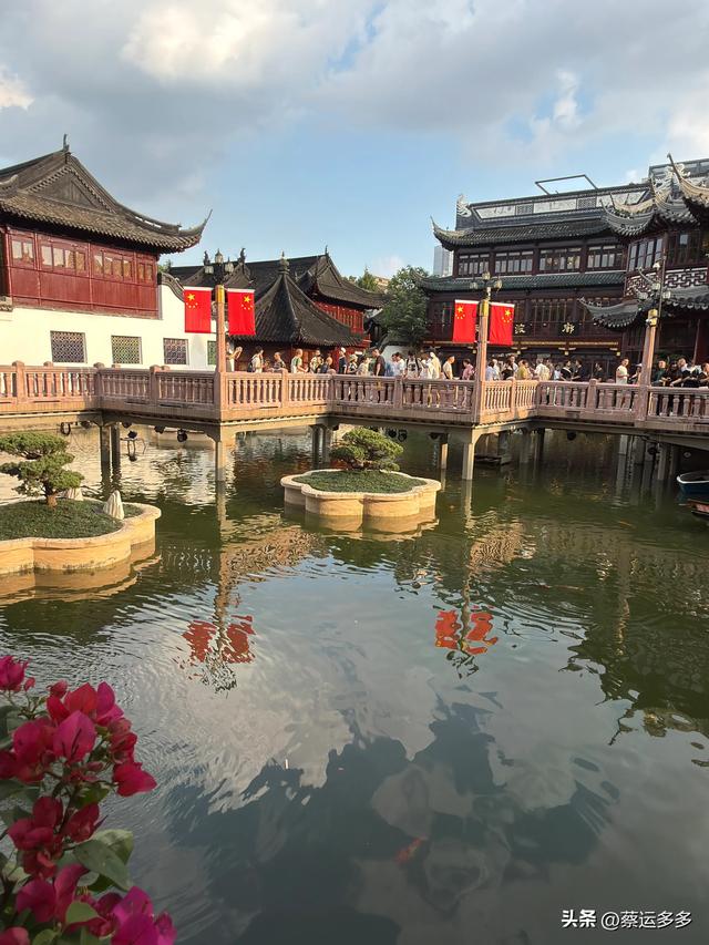 中秋逛豫园，月满人团圆