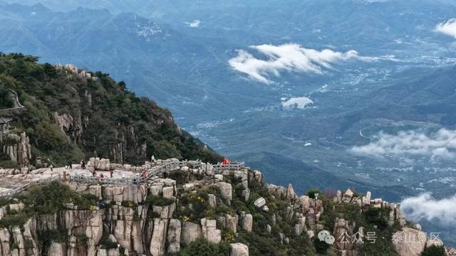 泰山云海：水墨长卷里的山河诗行