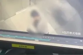 男孩电梯内将小女孩捂嘴控制抱走，女孩母亲：此前不认识男孩，事后女儿晚上做了噩梦图片