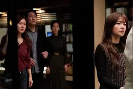 韩国R级影片，22岁女神河智苑首次大胆出演，赶紧收藏。图片