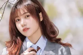 外卖小哥送外卖撞倒富家千金小姐，却因祸得福，得到富家千金青睐图片