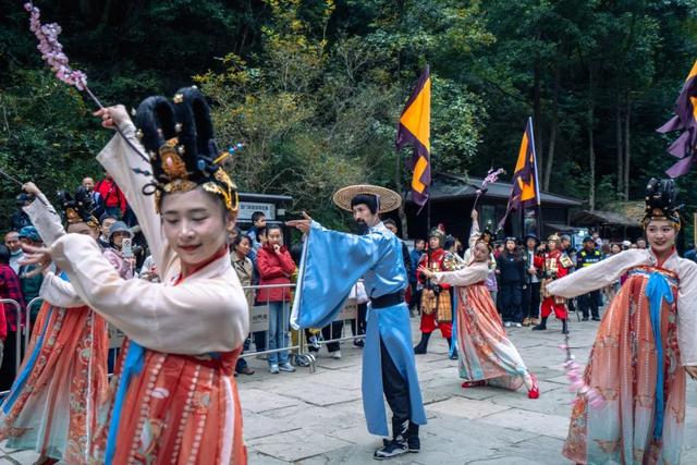 蜀道为轴，文化为魂！剑门关深度文旅融合，挥写中华文化传承新篇章