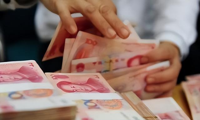 你抛美债，我抛中债！外资纷纷减持中国债，大量资金流向美国？