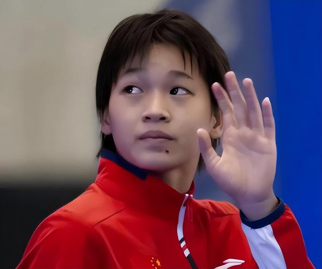 全红婵大变样！大波浪大墨镜打扮成熟	，近况曝光，担心的事发生