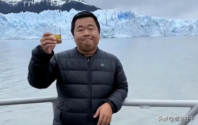 千万粉丝网红蓝战非，被禁止关注