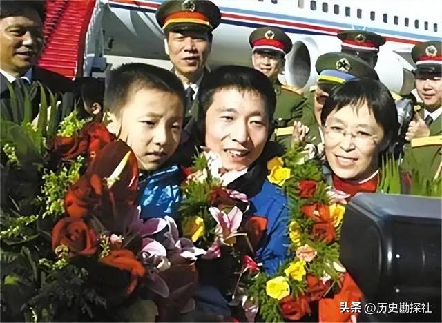 我国首位航天员杨利伟，被授予少将军衔，退休后能享受什么待遇？