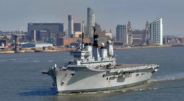 又让张召忠说中了？东拼西凑550亿建的2艘航母，如今彻底成为累赘