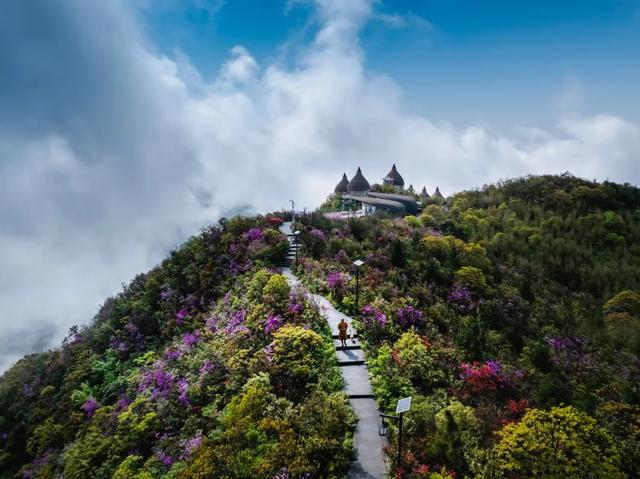 巍巍回龙山，灼灼资兴景