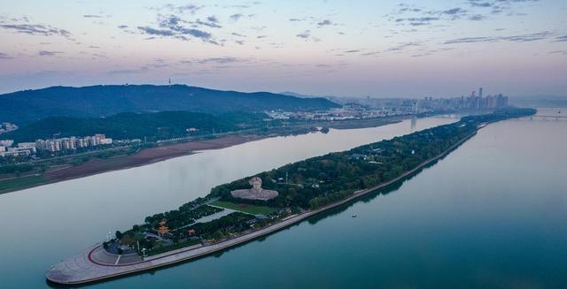 上个月去了趟湖南，我实话实说，湖南人的热辣让我眼界大开！