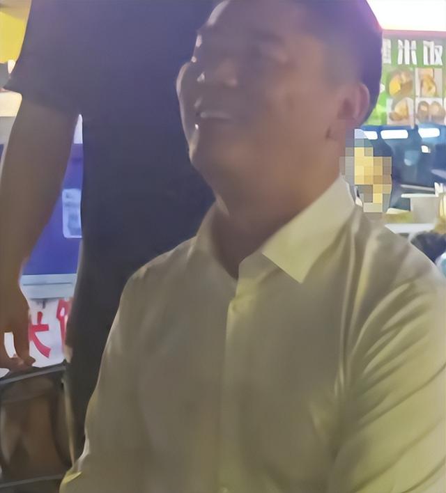 京东巨损147亿！网友凌晨偶遇刘强东喝大，拿塑料碗喝，来者不拒