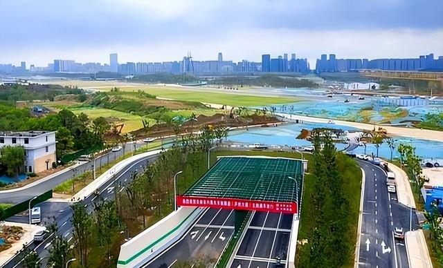 外国专家：中国又开始“反人类操作”，耗资125亿把高速搬到地下