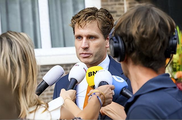 荷兰代表在北京两轮谈判后，当初嚣张跋扈的样子，现在一点都不剩