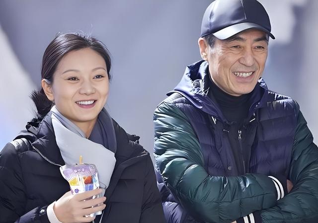 25年恩爱抵不过残酷现实，74岁张艺谋年老色衰，43岁陈婷开的正艳