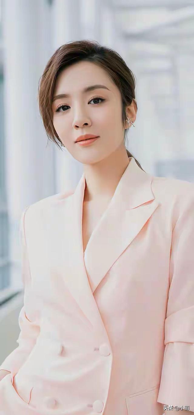 王晓晨前凸后翘，大白兔饱满	，超爱了，这般魅力谁能不爱？