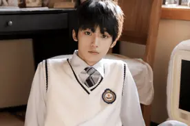 先是遭到队友霸凌，又被偶遇退圈打工，他彻底放弃做爱豆了？图片