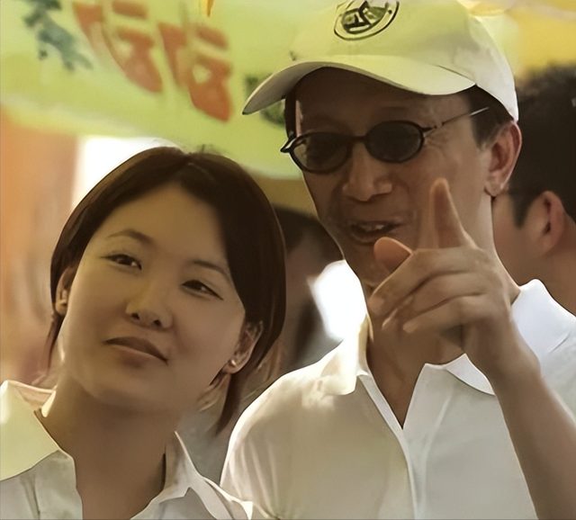 老夫少妻的"残酷现实"，在梁锦松和伏明霞，身上展现的淋漓尽致