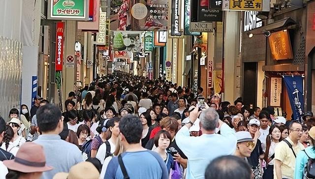 出国最不受欢迎的中国游客行为，第一条99%的人都干过！