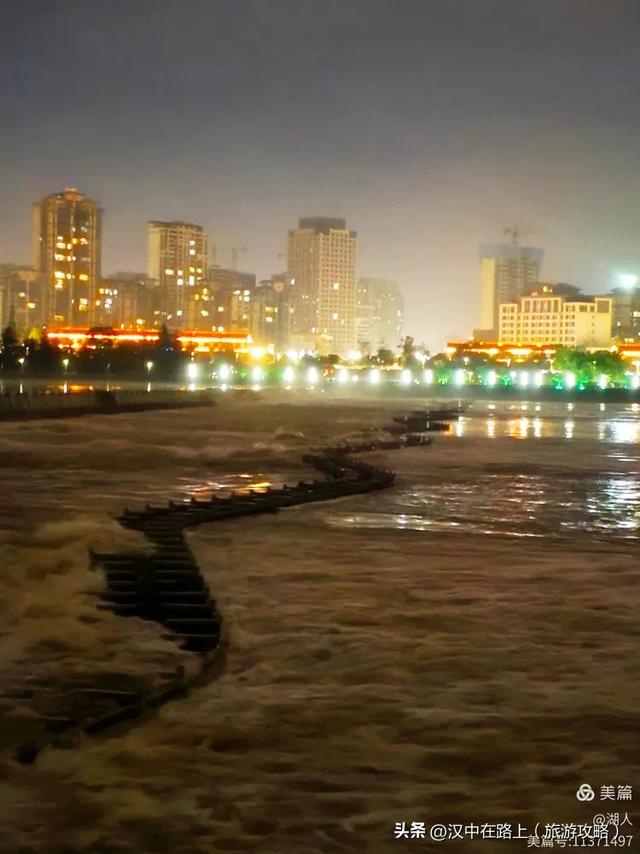 秋雨中的汉中湿地