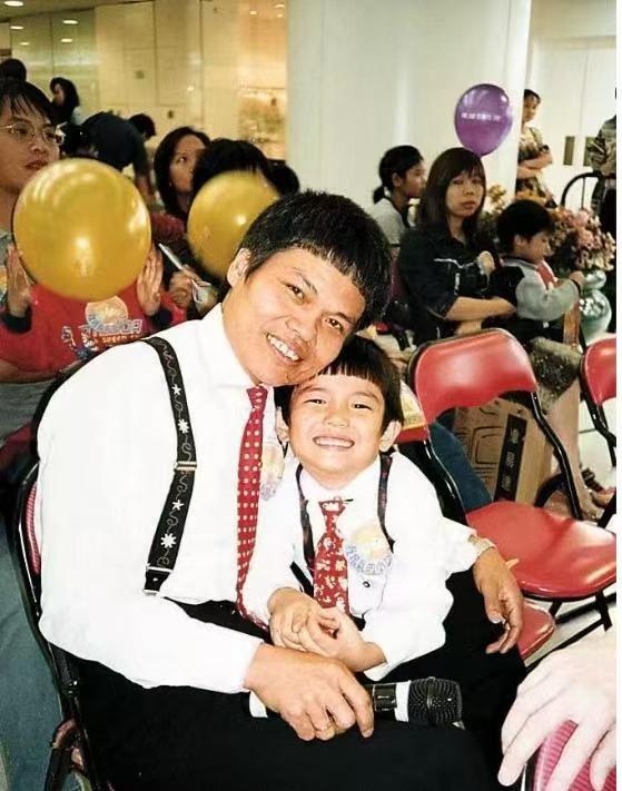 “牡丹花下死，做鬼也风流”！如今，谁也救不了风流成性的八两金