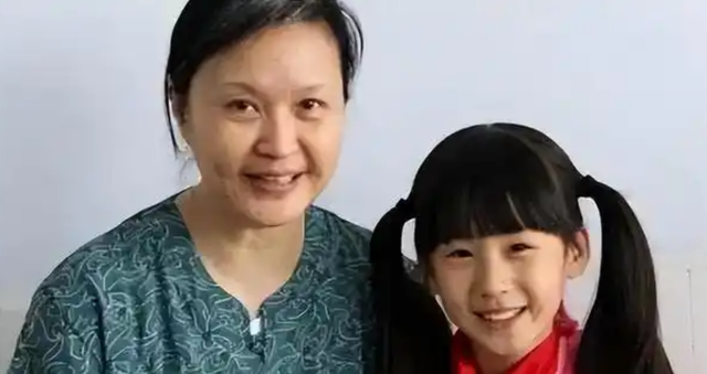 恋爱脑下场是真惨！从春晚主持人到养不起孩子的妇女，她咎由自取