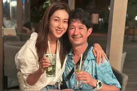 钟嘉欣庆结婚9周年！与老公马尔代夫过二人世界，四胎要不远了图片