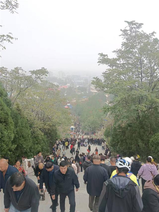 【羊平镇登山盛景】重阳登高祈福 情暖曲阳黄山