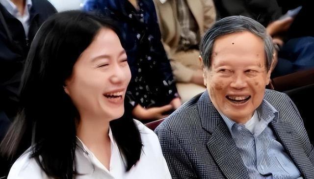 演都不演了！杨振宁去世仅5天，恶心的事情发生了，结局大快人心