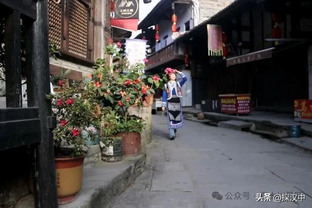 在青木川，于三省交界处，时光停驻时